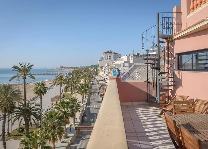 锡切斯里贝拉海滩公寓 *