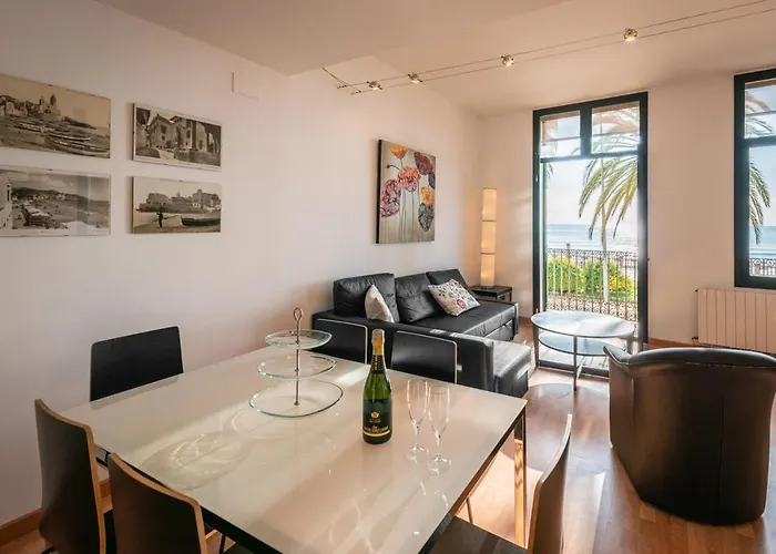 锡切斯里贝拉海滩公寓