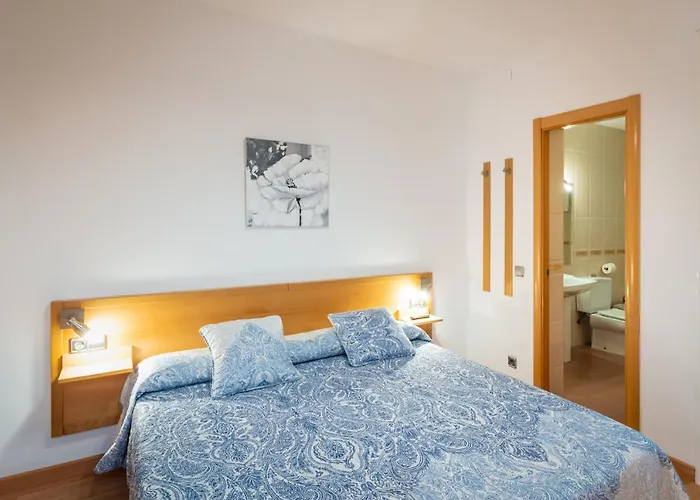 锡切斯里贝拉海滩公寓 * 锡切斯