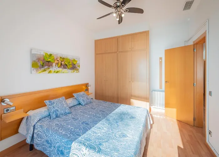 锡切斯里贝拉海滩公寓 锡切斯