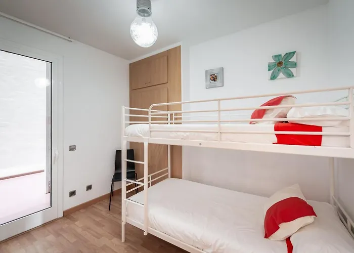 锡切斯里贝拉海滩公寓 * 锡切斯