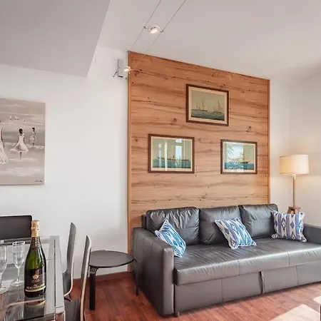 锡切斯里贝拉海滩公寓 * 锡切斯