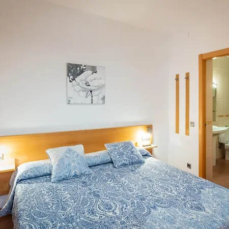 锡切斯里贝拉海滩公寓 * 锡切斯