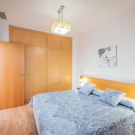 锡切斯里贝拉海滩公寓 公寓 *