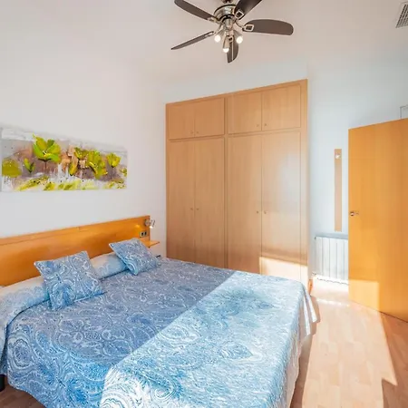 锡切斯里贝拉海滩公寓 锡切斯